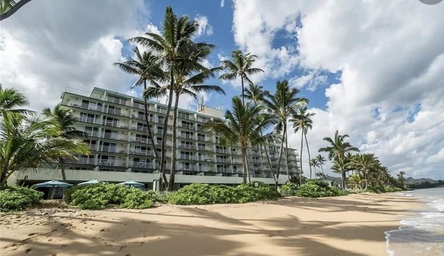 Turtle Beachfront, snorkeling, free parking, wash-dryer in unit, New bigger AC. in Hauula