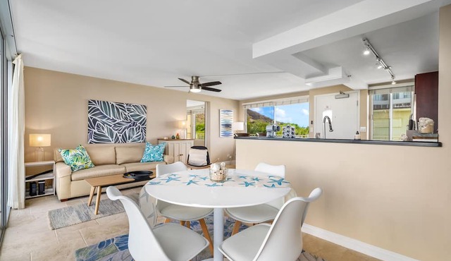 8th Floor Gold Coast 1 Bedroom with Great Views, Kitchen & Den in Honolulu