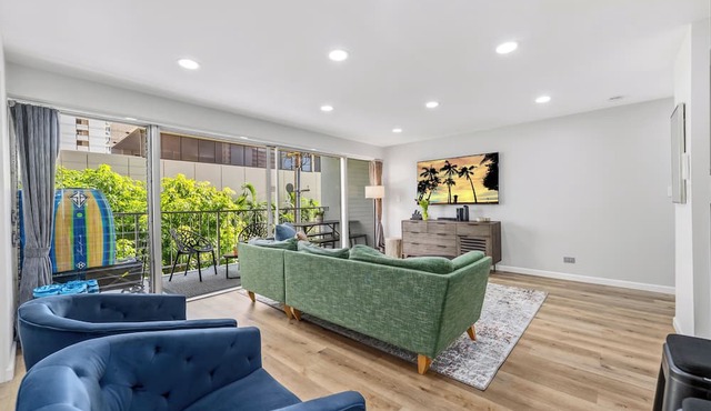Take-It-Easy Waikīkī Beach Condo in Honolulu