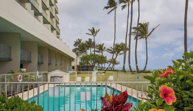 Island Life Retreat-Ocean Front-Beach Access in Hauula