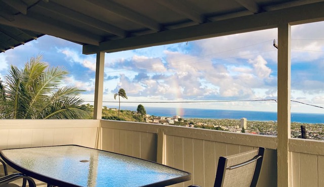 BIG ALOHA & AWESOME VIEW AT THIS HAWAIIAN HOME! in Honolulu