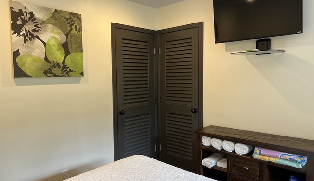 Jungle view bedroom with private entrance,outdoor private Bali style bathroom
