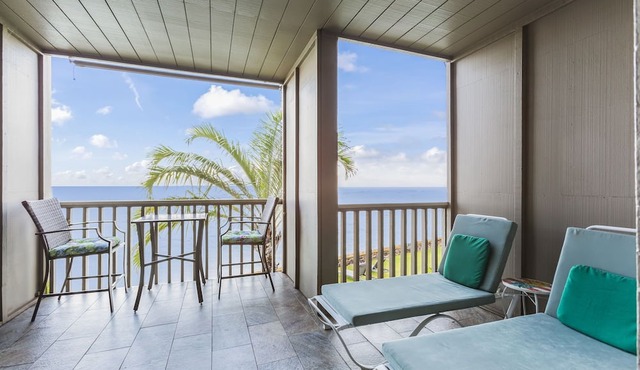 Direct Oceanfront Maui Studio,Romantic,Breathtaking View from Huge Private Lanai in Lahaina