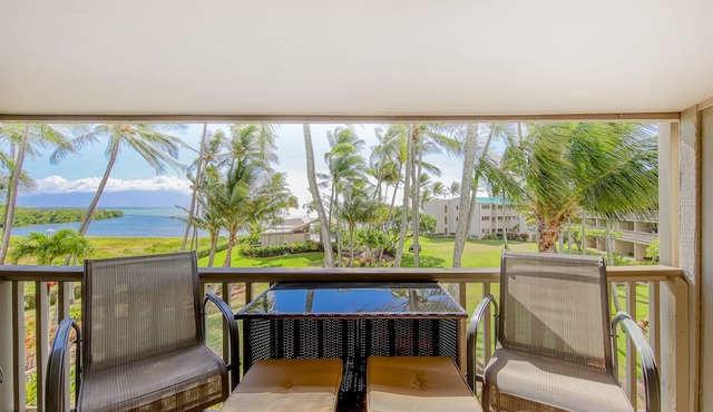 Ocean view condo with shaded lana'i, WiFi & shared pool, tennis, grills, cabana in Kaunakakai