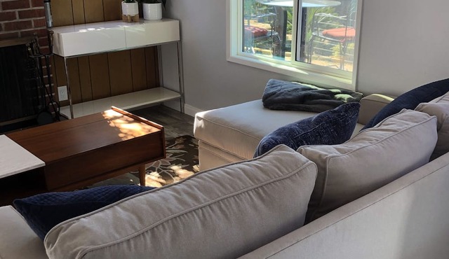 Private, vintage, 2bd, 2ba, third acre lot, ocean views, amazing sunsets! in Encinitas
