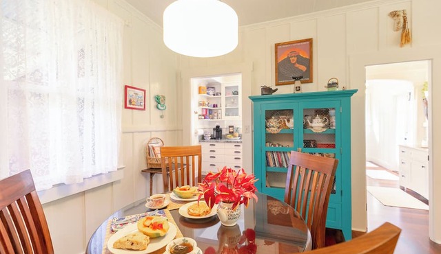 Historic Turn-of-the-Century Bungalow in the heart of Volcano Village. in Volcano