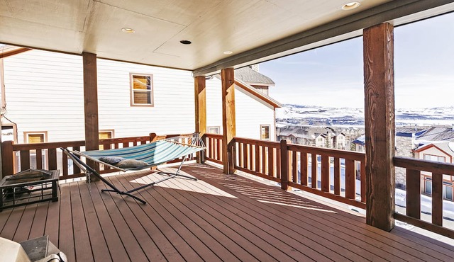 5BR Family Retreat! - Mountain Views! - 1 Mile to Slopes and Shops! in Park City