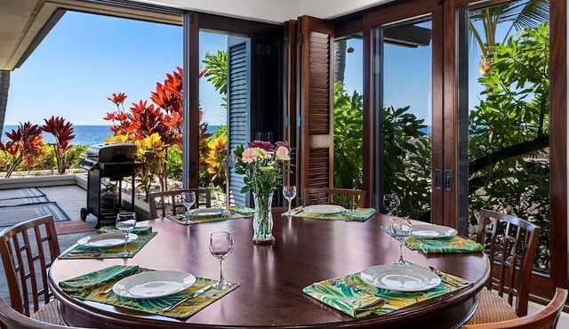 🏖️Oceanfront Kona Home | Beach Access + Walk to Town in Kailua Kona