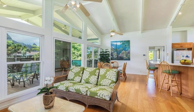 Haena Sunrise, Great Mountain & Waterfall Views, 2-Minute Walk to Beach in Haena