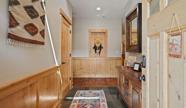 5 Vine Maple - Gorgeous! Hot Tub, Theater Room, Golf Course, A/C, SHARC Passes, Bikes in Sunriver