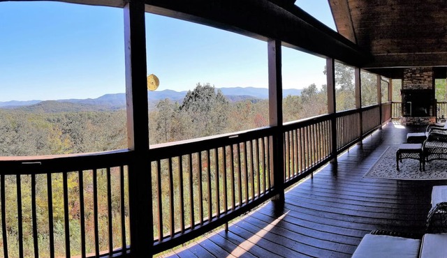 Long Range Views! 3 Fireplaces-Sleeps 20-Blue Ridge-Pool Table/HotTub-Pets OK. in Blue Ridge