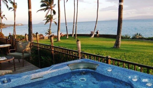 Hale Ili Ili #A, Panoramic Oceanfront Unit, Steps from Charley Young, A/C in Kihei