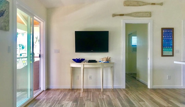 1-Bed, 1-Bath - Walk to Beach.