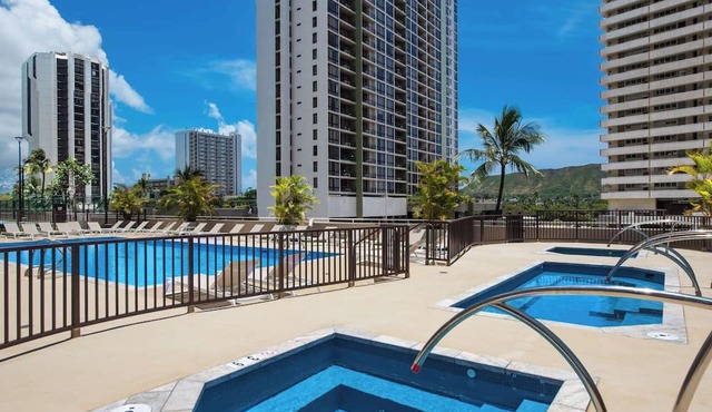 Ocean-view condo near Waikiki Beach in Honolulu