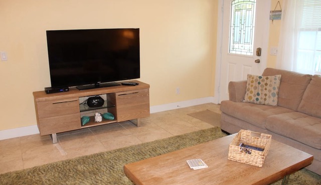 SUGAR REEF "B" One Minute Walk to the Beach! in Bradenton Beach