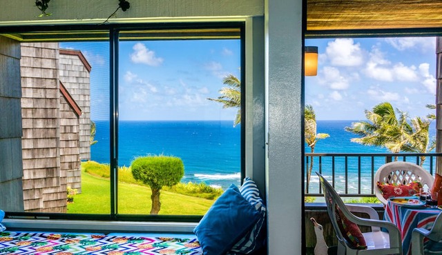 Top floor with oceanfront views, beach gear, private lanai, pool in Princeville