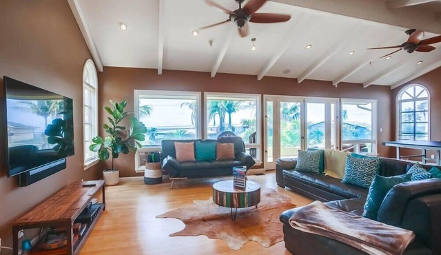 Private Pool * Ocean Views * Beach Across The Street! in Encinitas