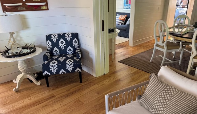 Daybreak Cottage Walk to Beach, Town and Yacht Club sit on the Front Porch in Harbor Springs