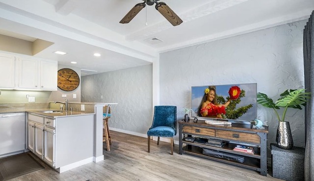 🏖️Garden View Kona Condo w/Ocean Peek | Casa 221 in Kailua Kona