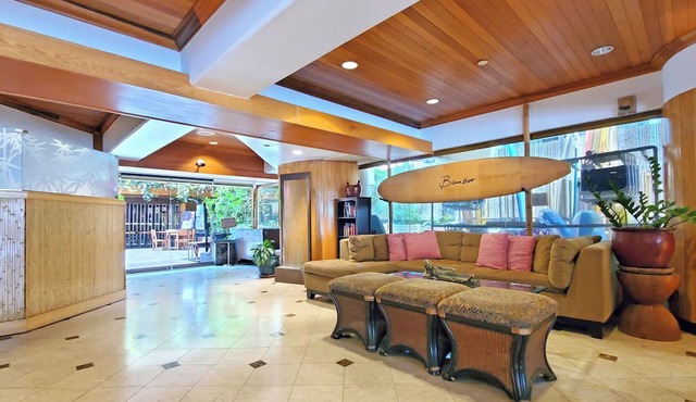 ❃Bamboo❃ 10ᵗʰ Floor Deluxe studio overlooking Palm trees & Lucious Pool⁕Spa Area in Honolulu