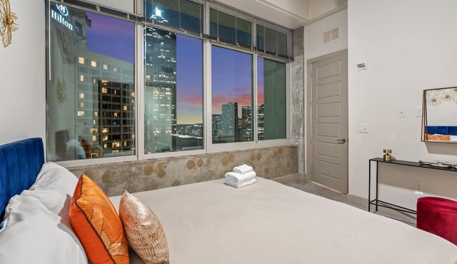 Luxury High-Rise|2 King Suites| Pool Skyline Views in Atlanta