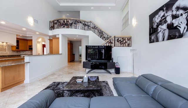 4 Bedroom Beautiful Home in Kahala in Honolulu