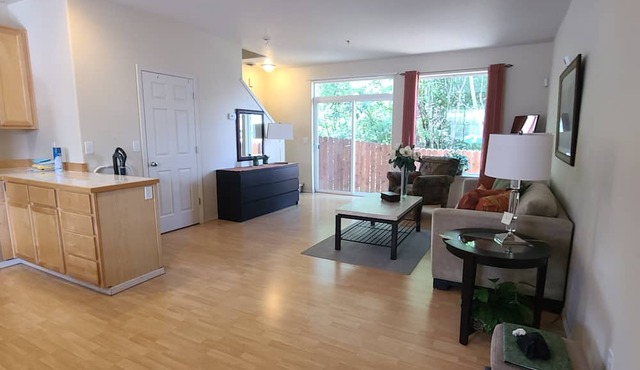 Spacious Townhouse in the Amberglen Area Hillsboro in Hillsboro