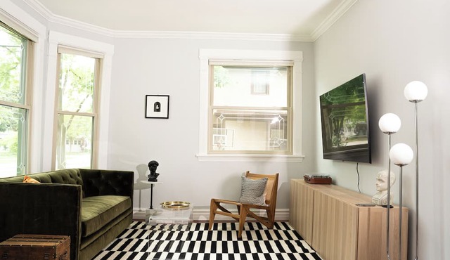 Vintage Urban Retreat in Oak Park