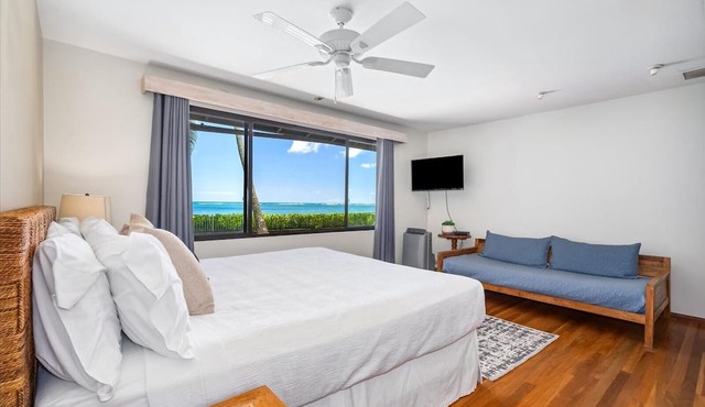 Beachfront & Short Drive to Waikiki in Honolulu