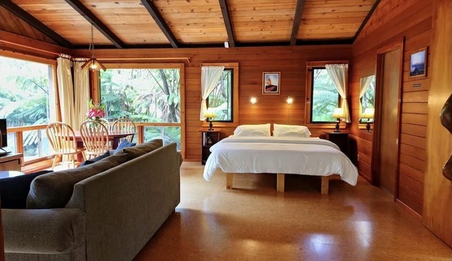 The Pacifica Inn The Entire Property in Volcano