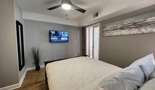Bridgeport Place -free parking, McCormick-Sox Park in Chicago