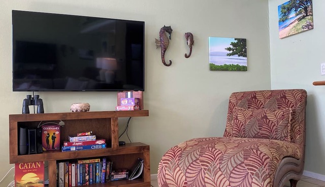 Makani A Kai B5 Ocean Front condo 10 yards from private beach access. in Wailuku