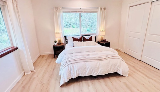 Peaceful 3BR Getaway - Stars, Views & Privacy in Captain Cook