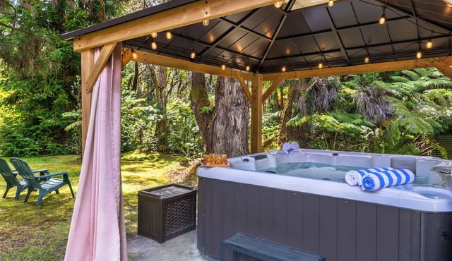 Private Cottage at Boutique Hotel in Volcano Village in Volcano