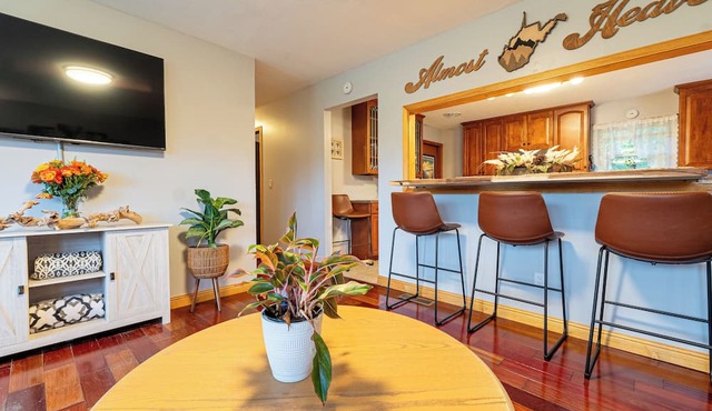3br Cottage in Lansing bordering the New River Gorge National Park and Preserve in Edmond