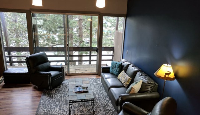 Mammoth 3 BD 2 BA Condo with Balcony, Patio - Pet Friendly in Mammoth Lakes