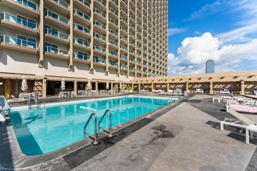 Ala Moana Hotel 2026 near beach King bed in Honolulu