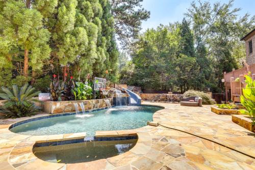 Luxe Atlanta Home about 12 Mi to Downtown! in Atlanta
