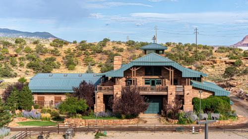 Cougar Ridge Lodge 