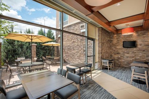 Hyatt Place Airport 